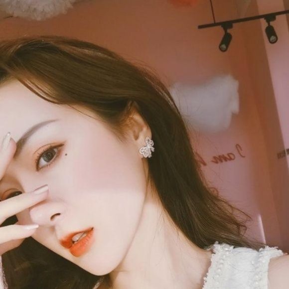 AAA Grade Crystals Paved BOW Super Shine Earrings - Picture 5 of 8